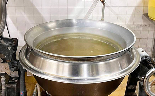 大量に調理できる大型鍋